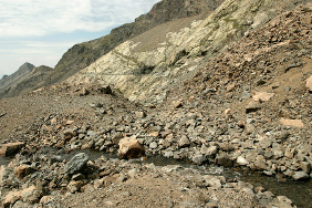  Arriere-plan le canal - Premier plan l eau de Malcros