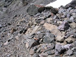  Apercu des enormes blocs qui bombardent la voute