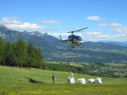  chargement helico station de Chaillol