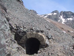  tunnel superieur sortie et breche de l Homme etroit au fond
