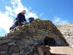  Finitions sur le toit de la cabane en 2010